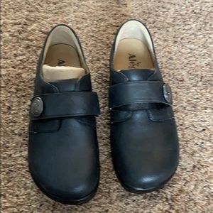 Alegria nursing clogs (never worn) 7.5